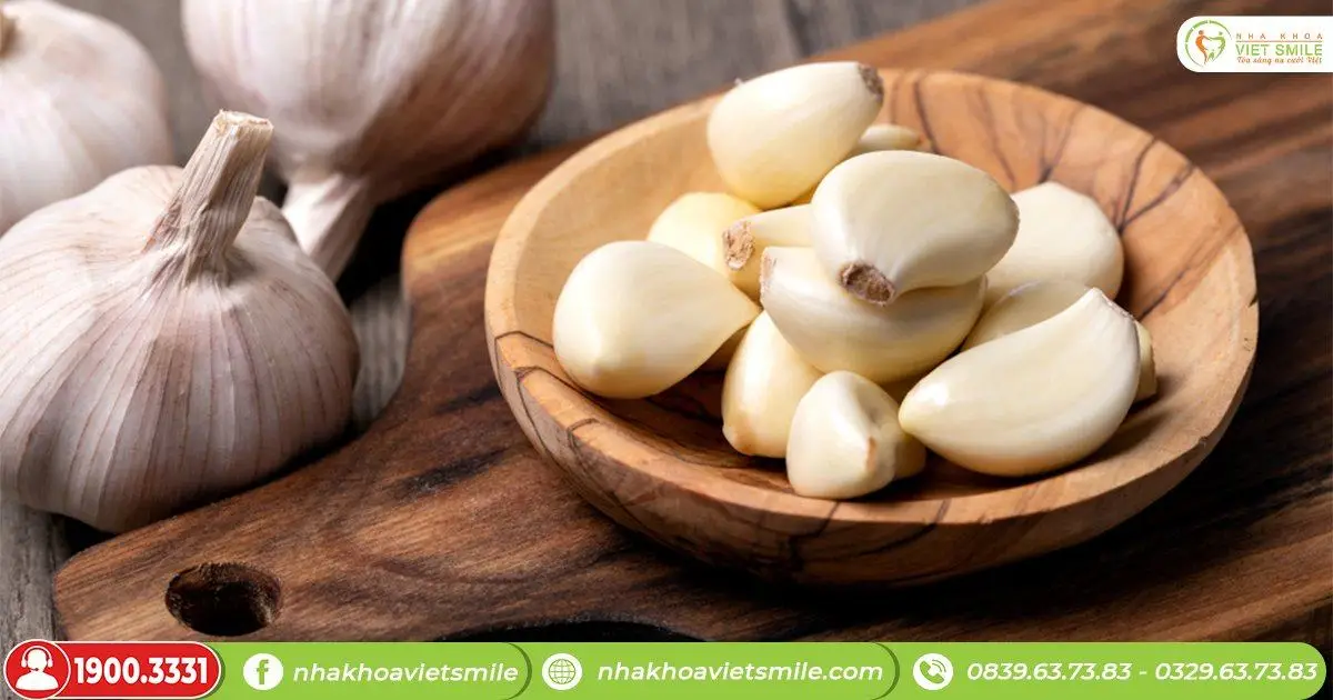 Cách chữa viêm lợi có mủ tại nhà bằng tỏi
