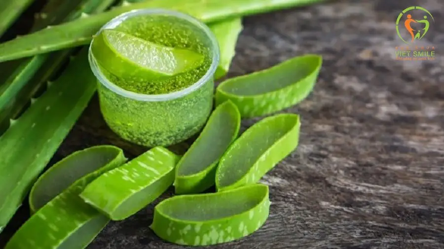 Chữa sưng nướu bằng nha đam