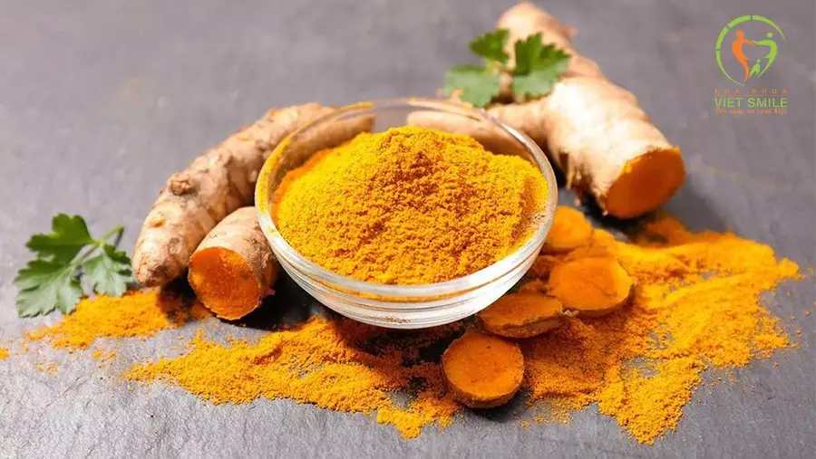 Dùng củ nghệ để điều trị viêm nướu 